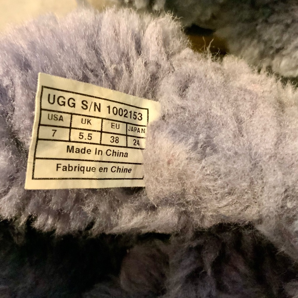 UGGS - Picture 4 of 5